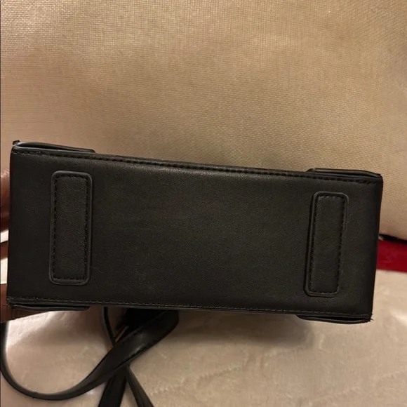 Louis and Daisy Black Crocodile Embossed Handbag Crossbody Bag